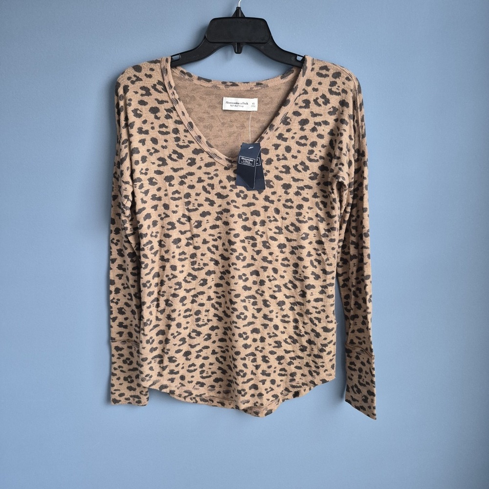 Abercrombie & Fitch Soft A&F Cozy Leopard Print V-Neck Long Sleeve Top‎ XS New